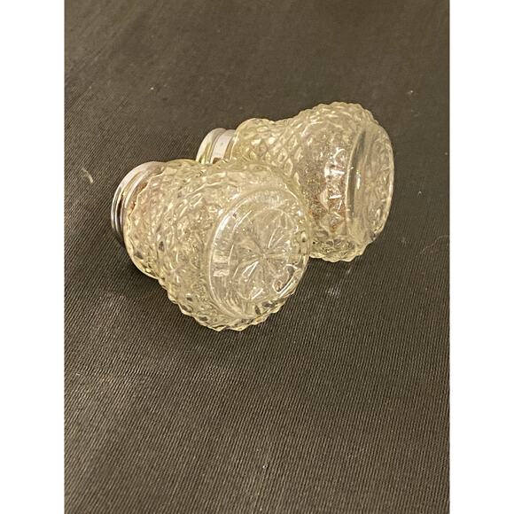 VTG Mini Salt & Pepper Shakers Clear Glass Diamond pattern Chrome tops EUC - Picture 5 of 10